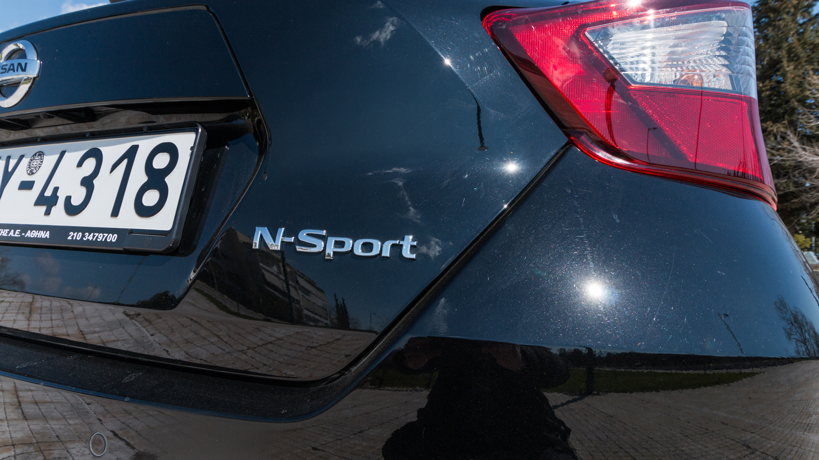 To σηματάκι ξεχωρίζει τη N-sport έκδοση από τις υπόλοιπες, με τις μαύρες λεπτομέρειες να μην ξεχωρίζουν λόγω του χρώματος του αμαξώματος